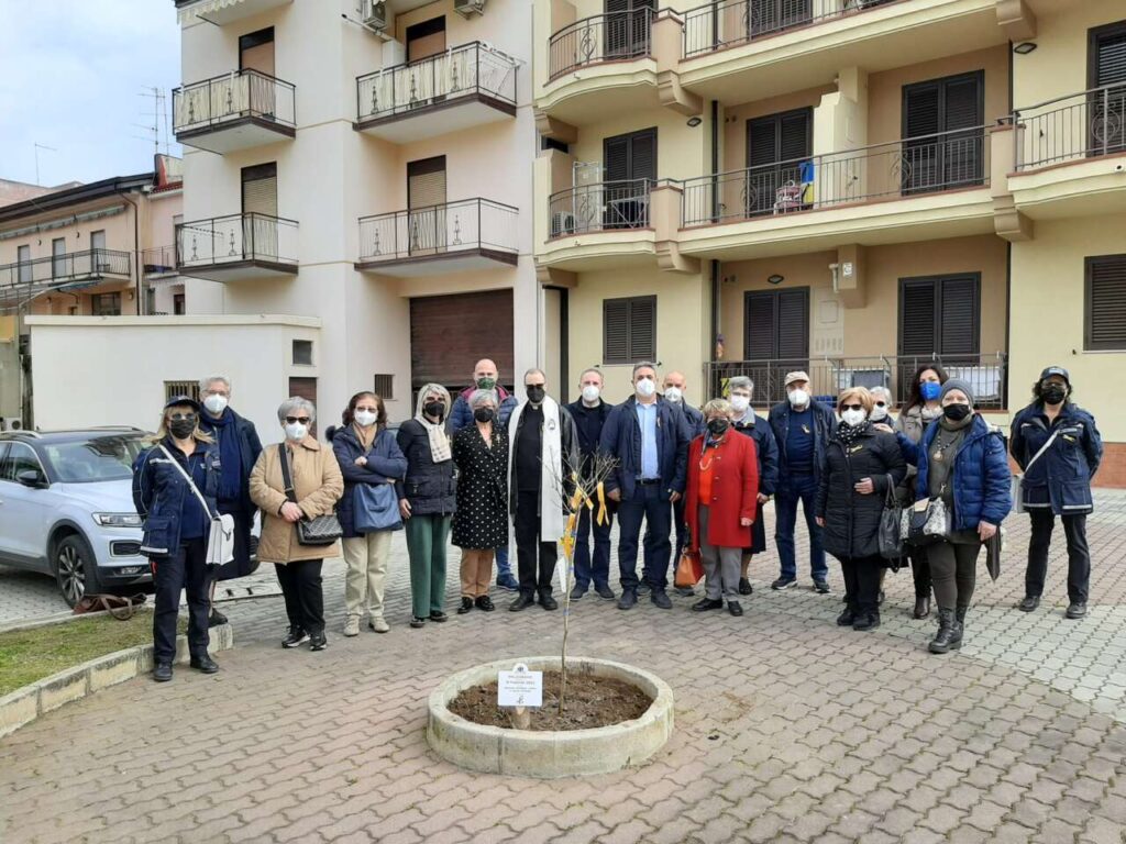 BROLO – Piantato un melograno nella Giornata contro il cancro infantile