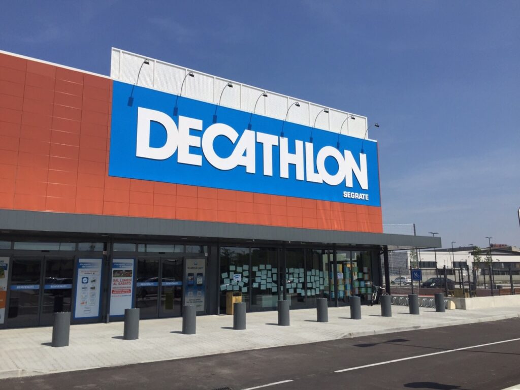 DECATHLON – Negli USA gli store fisici cedono il passo all’online