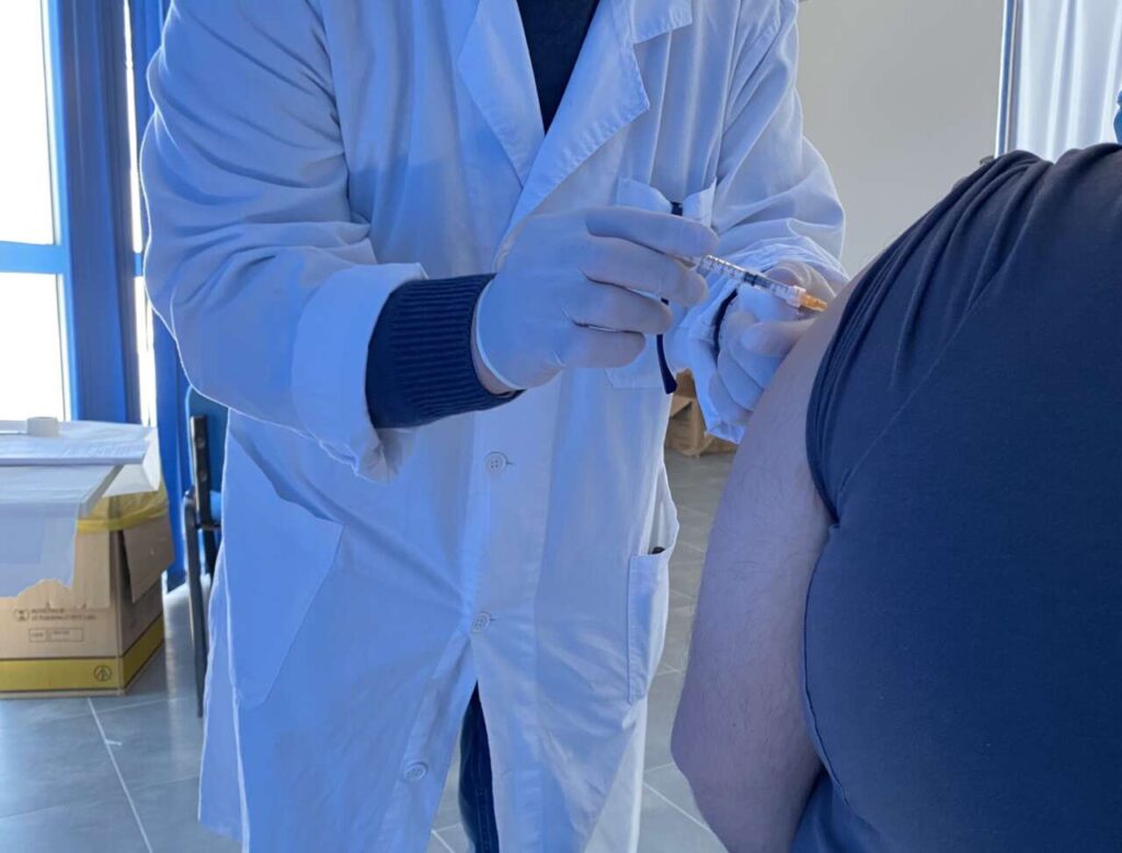 SANT’AGATA MILITELLO – Al via oggi le vaccinazioni al Palasport Mangano