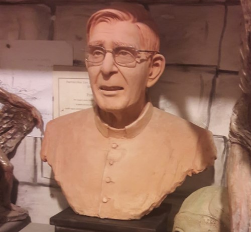 GIARDINI NAXOS – Un busto dedicato a monsignor Salvatore Cingari