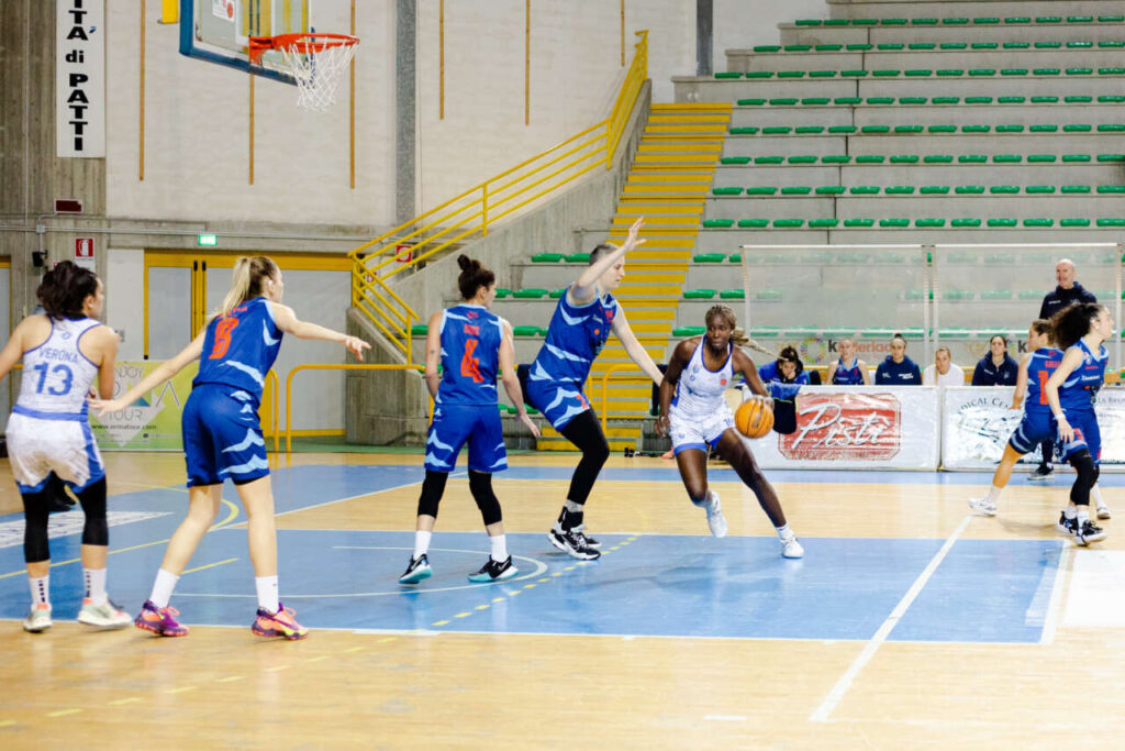 BASKET – Oumou Tourè ha esordito in Italia. “Non sono soddisfatta del mio secondo tempo. Patti? E’ come le città in cui amo vivere”