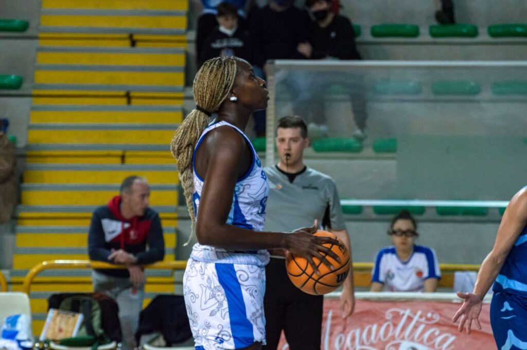 BASKET – Vittoria anche a Savona: Alma Patti certa dei playoff conquista due punti nel recupero contro le liguri