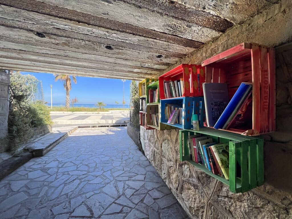 LIBRERIA ON THE ROAD – A Gliaca di Piraino “riapre” la libreria da spiaggia
