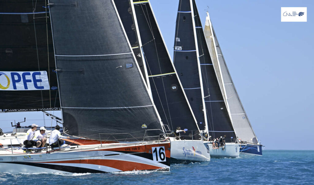 YACHT CLUB CAPO D’ORLANDO – Campionato Nazionale Area Jonio e Basso Tirreno, spettacolare primo giorno di regata