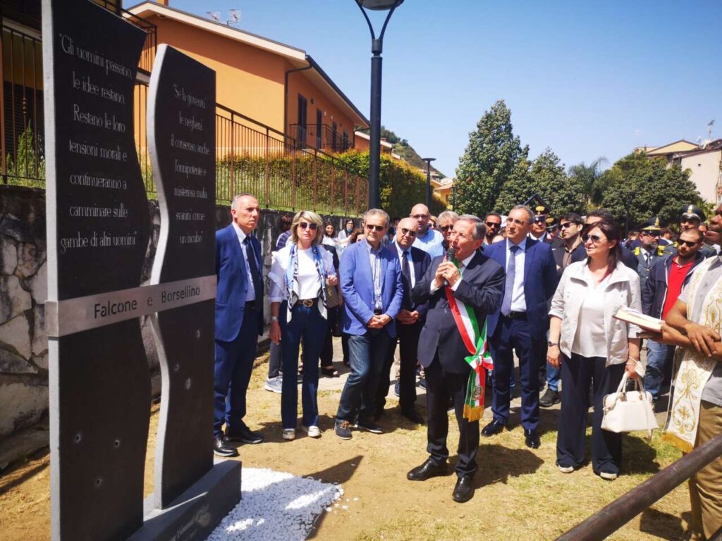 MEMORIA – A Brolo una stele alla memoria di Giovanni Falcone e Paolo Borsellino
