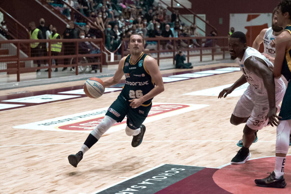 BASKET – Infodrive Capo d’Orlando ancora sconfitta nel finale. Nardò avanti 2-0 nella serie