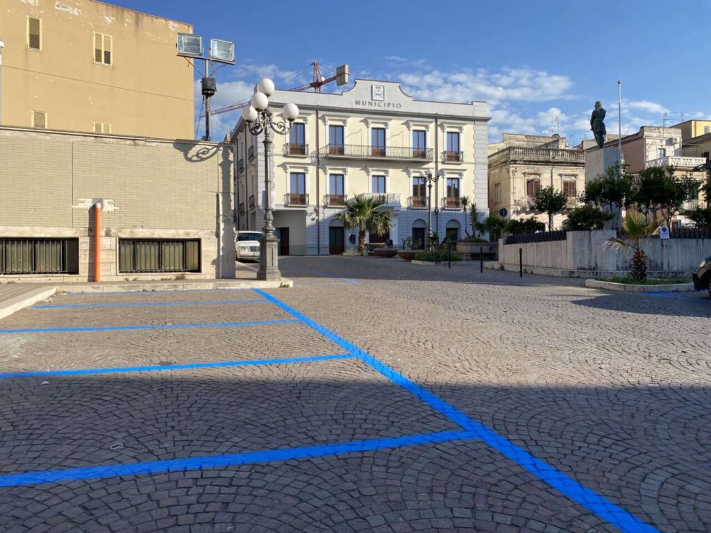 SANT’AGATA MILITELLO – Parcheggi a pagamento, in fase di realizzazione gli spazi blu