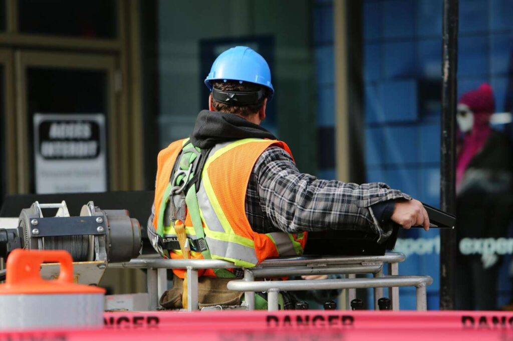 NUOVI IMPRENDITORI DI SE STESSI – Come diventare consulente nel settore della sicurezza sul lavoro?