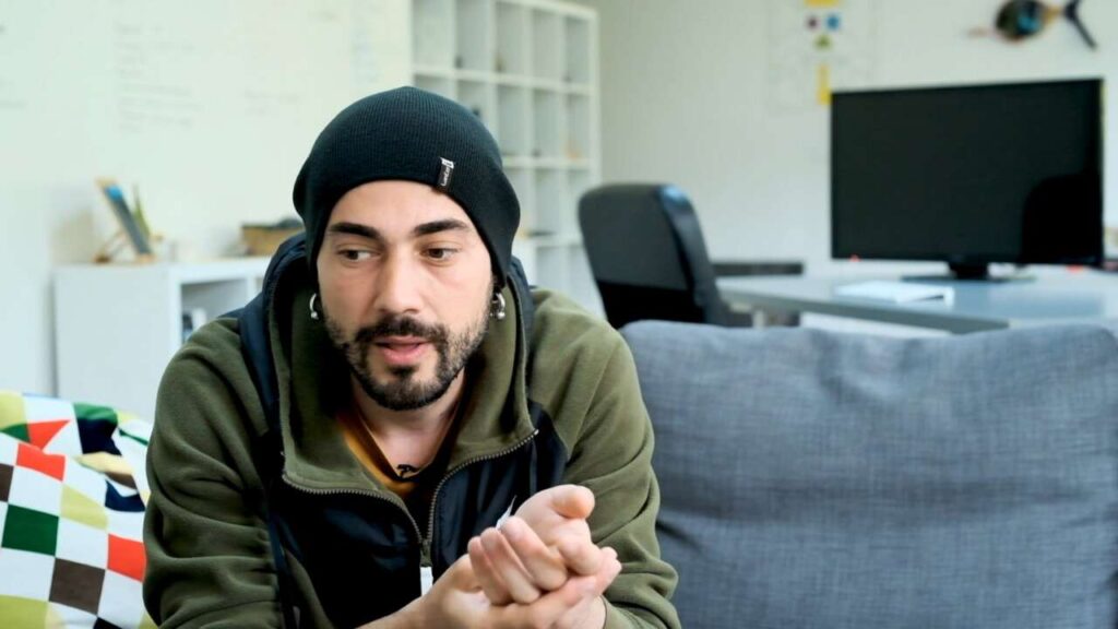 DOCUFILM – Un regalo di “compleanno” che diventa virale. Ecco come viene raccontato Peppe La Rosa