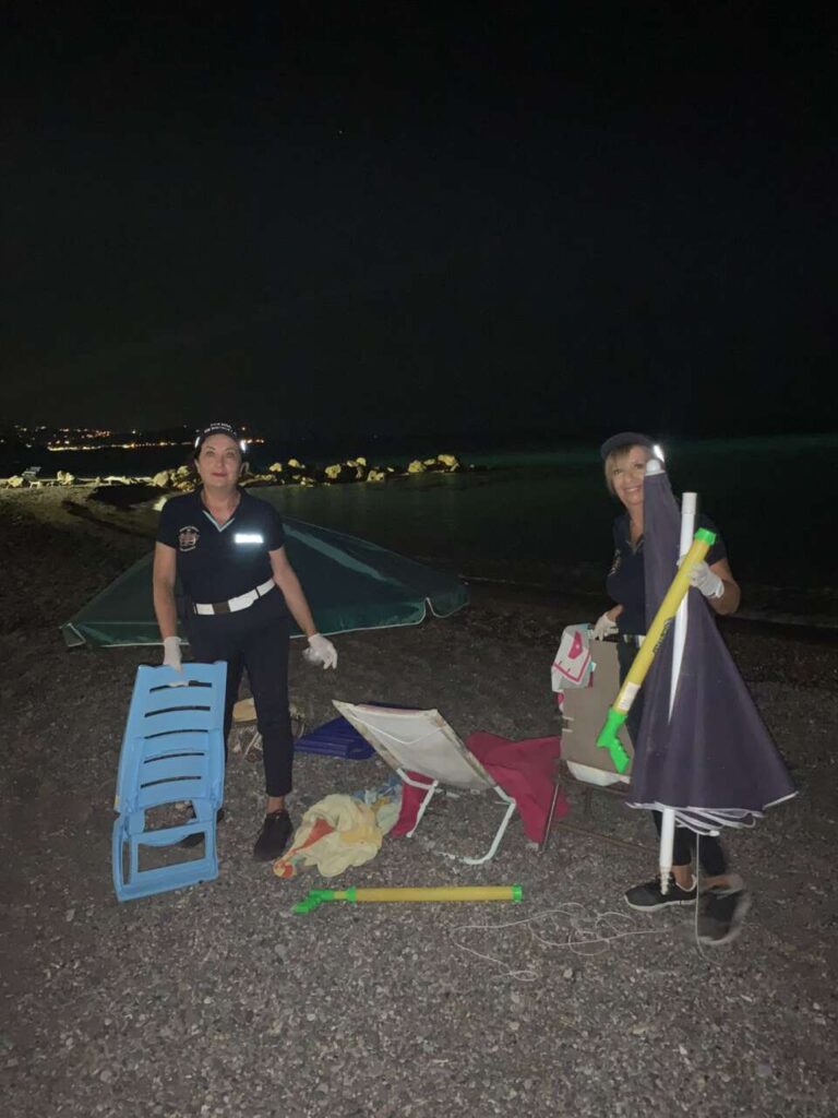 DIVIETI – A Brolo ancora sequestri di ombrelloni. Vietato lasciarli incustoditi anche di giorno