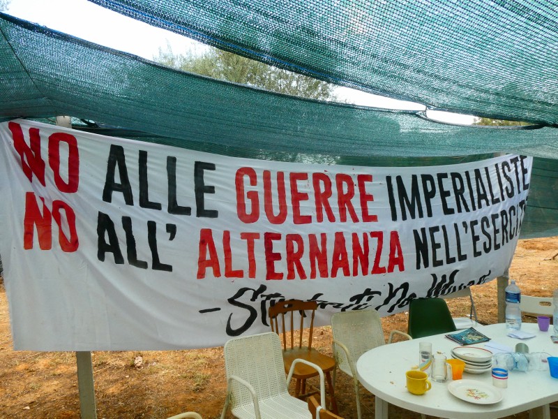 CORTEO NO MUOS – A Niscemi interventi della polizia con idranti e lacrimogeni contro i manifestanti. La fotogallery