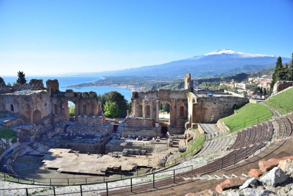 LA STORIA DI VILLA MON REPOS – La sala da gioco di Taormina