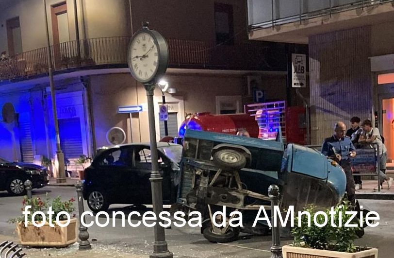 BROLO – Scontro nella notte. Ha la peggio il conducente della MotoApe