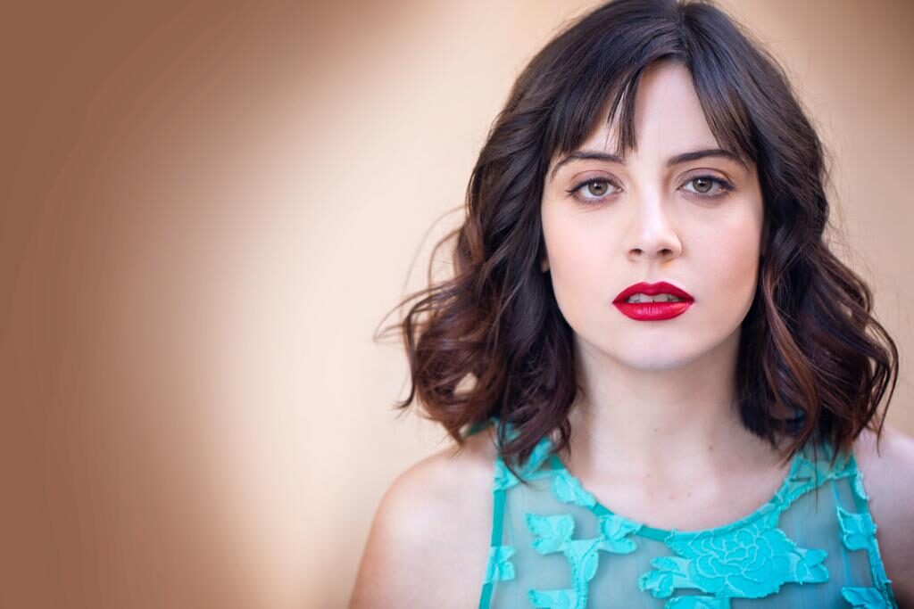 TEMPO DI PRIME AL CORTILE TEATRO FESTIVAL – L’8 agosto quella nazionale di “Vivere!” di e con Anna Piscopo