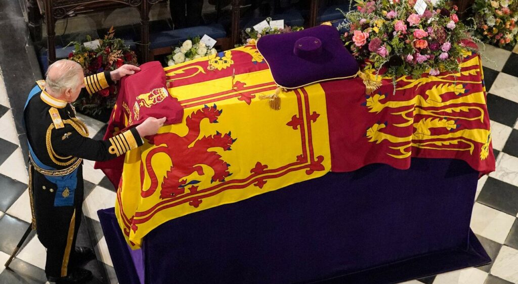POST MORTEM – Dio ci salvi dalla Regina (e dai Re)