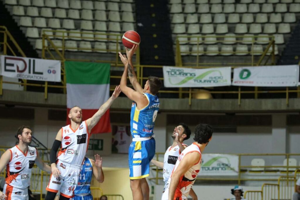 BASKET – Capo d’Orlando c’è: espugnato il PalaCalafiore di Reggio Calabria