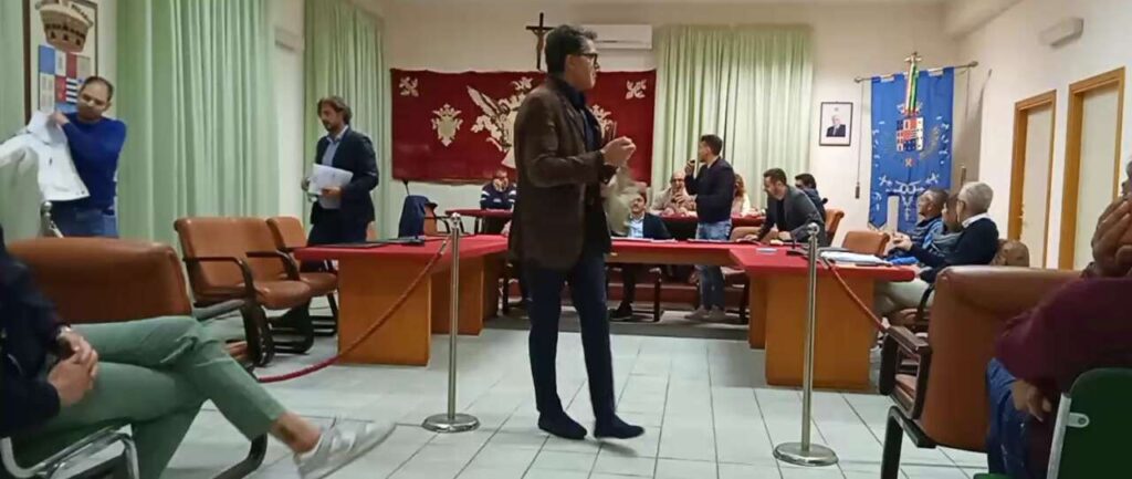 PIRAINO – L’Opposizione – dopo l’ultimo seduta consiliare – denuncia “comportamenti prevaricatori e pregiudizievoli”