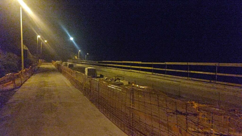 LUNGOMARE DI SAN GREGORIO – Riapre a senso unico, ma c’è ancora tanto da lavorare