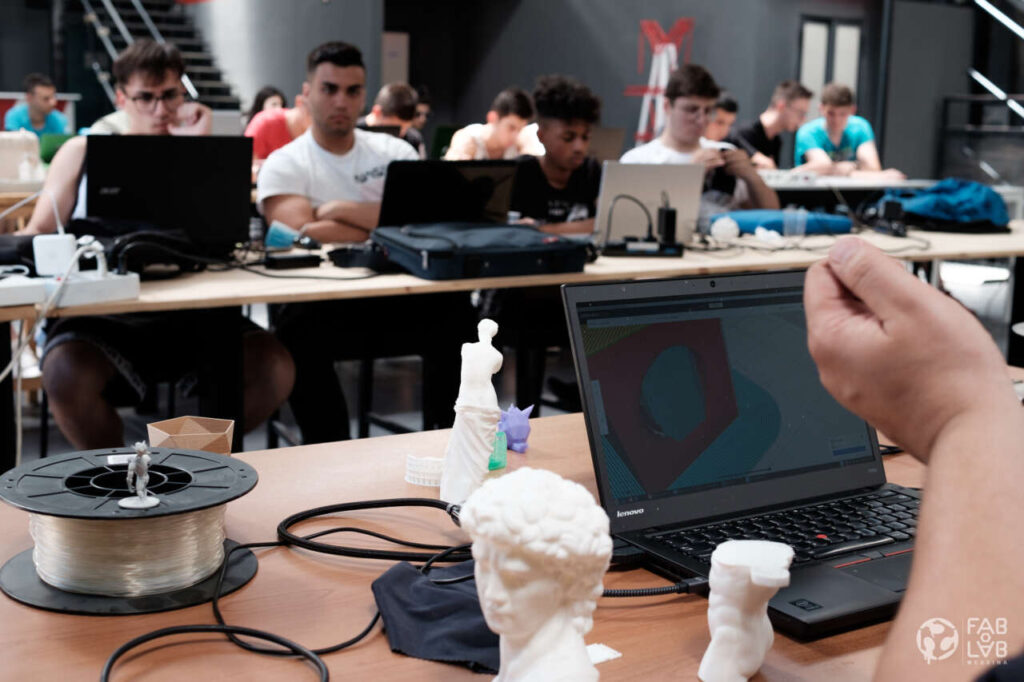 FABBRICAZIONE DIGITALE – Il FabLab di Messina apre le porte al pubblico per una giornata alla scoperta dell’artigianato digitale