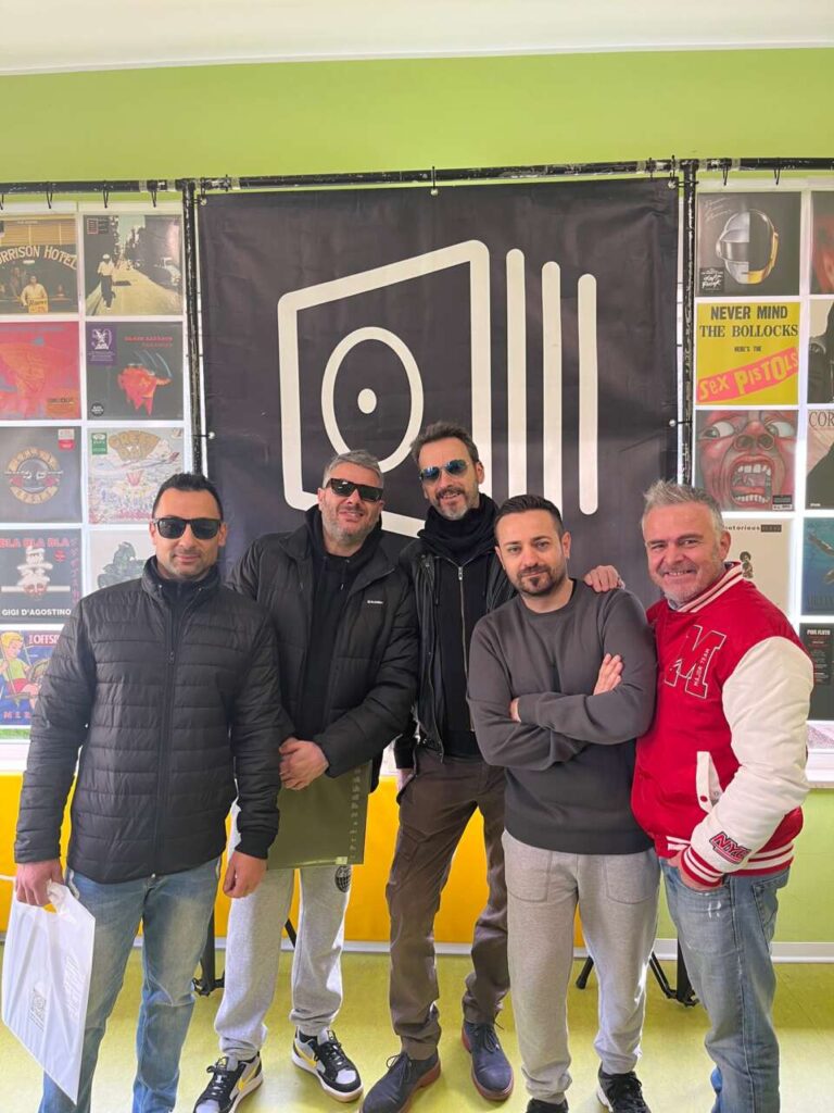 VINILI CHE PASSIONE – Grande successo per l’expo, nel week end, a Gliaca di Piraino