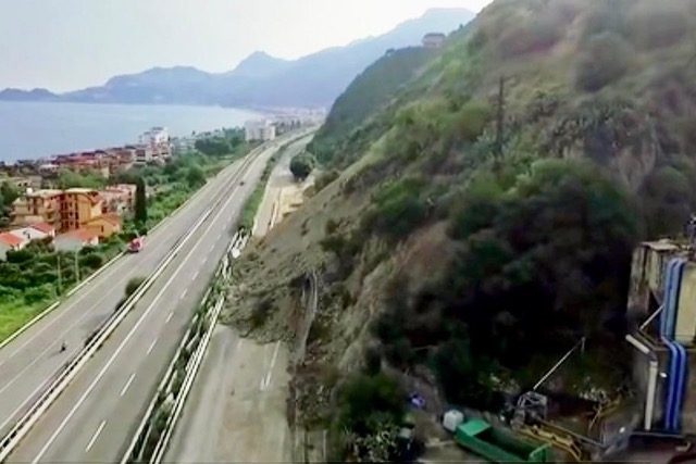 AUTOSTRADE SICILIANE – Frana di Letojanni: la prossima settimana riprendono i lavori