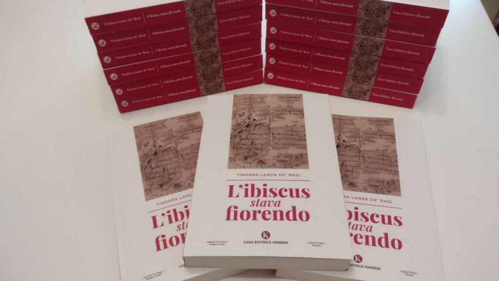 TUTTO LIBRI – “L’ibiscus stava fiorendo” di Tìndara Lanza De’ Rasi