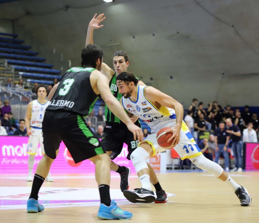 BASKET – L’Infodrive Capo d’Orlando trionfa nel derby
