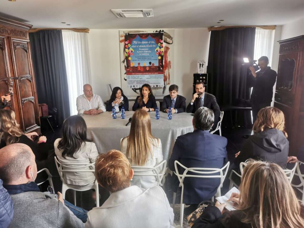 AUTISMO – Al via a Messina “Nel blu dipinto di blu, vieni al cinema anche tu”, la prima rassegna cinematografica “autism friendly”