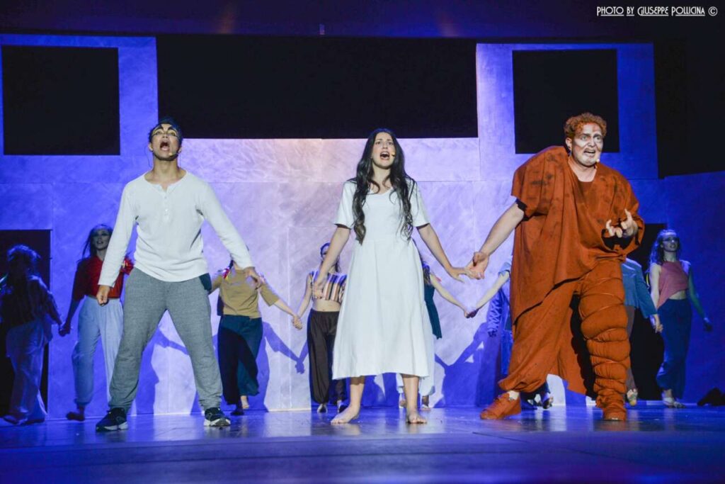 MILAZZO – “Il Tempo delle Cattedrali” questa sera al Teatro Trifiletti. I registi: “Il finale è un omaggio allo scrittore”