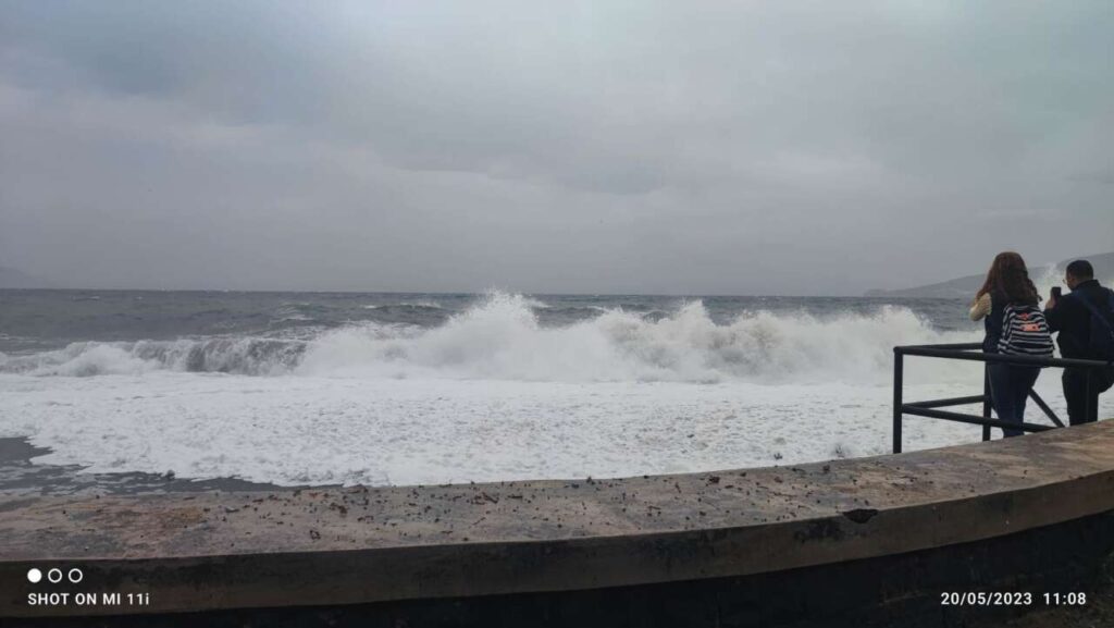 LA FOTO – Il maltempo flagella la costa. Eolie tutto bloccato