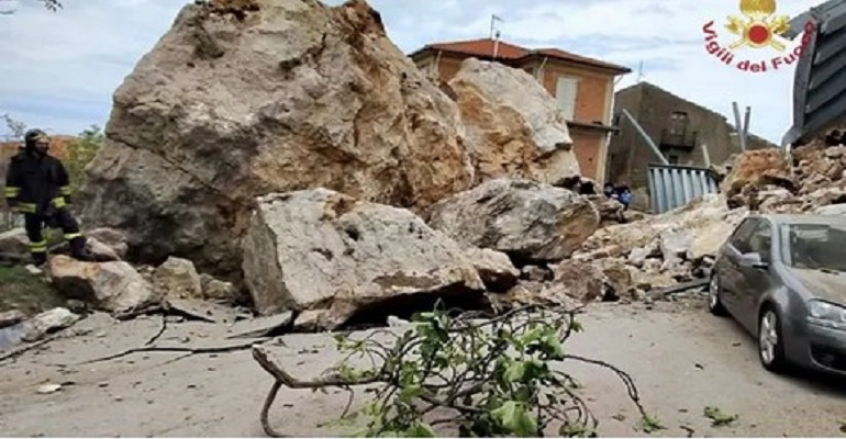 SAN FRATELLO – Avviate le operazioni di disgaggio. Il Sindaco metropolitano Basile assicura il massimo impegno per fronteggiare lo stato d’emergenza