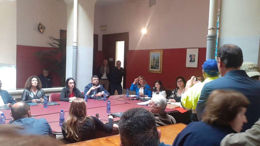 CASTELL’UMBERTO – Scoppia la pace nel primo consiglio comunale?