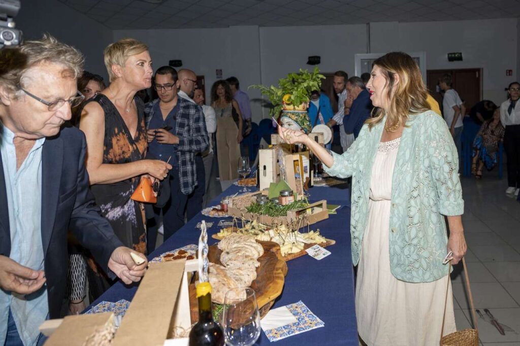 IL “MADE IN EOLIE” PROTAGONISTA DEL MAREFESTIVAL – Da Iacchetti e Belvedere, attori innamorati di capperi e cucunci