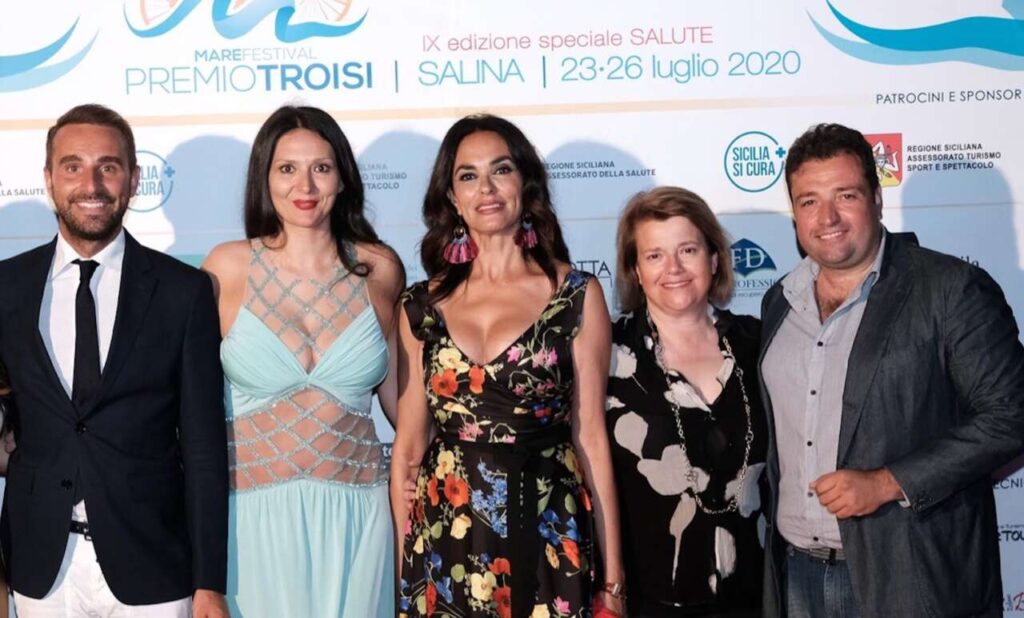MARIA GRAZIA CUCINOTTA OGGI PARTE PER LA CINA – A Shanghai parlerò del Premio Troisi di Salina