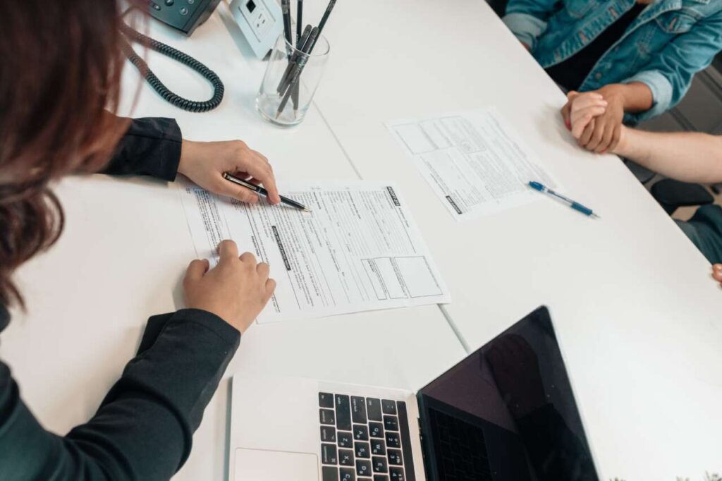 INVESTIMENTI – Lasciare i soldi sotto il materasso conviene davvero?