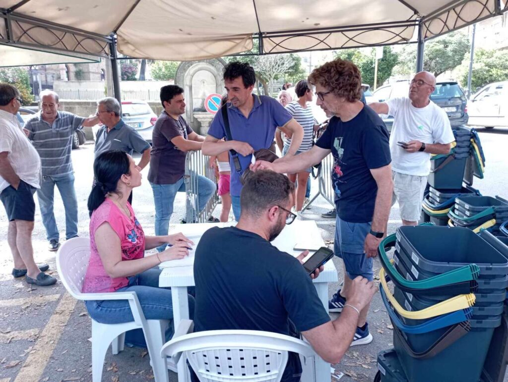 CASTELL’UMBERTO – Continua la distribuzione dei Kit personalizzati per la raccolta differenziata
