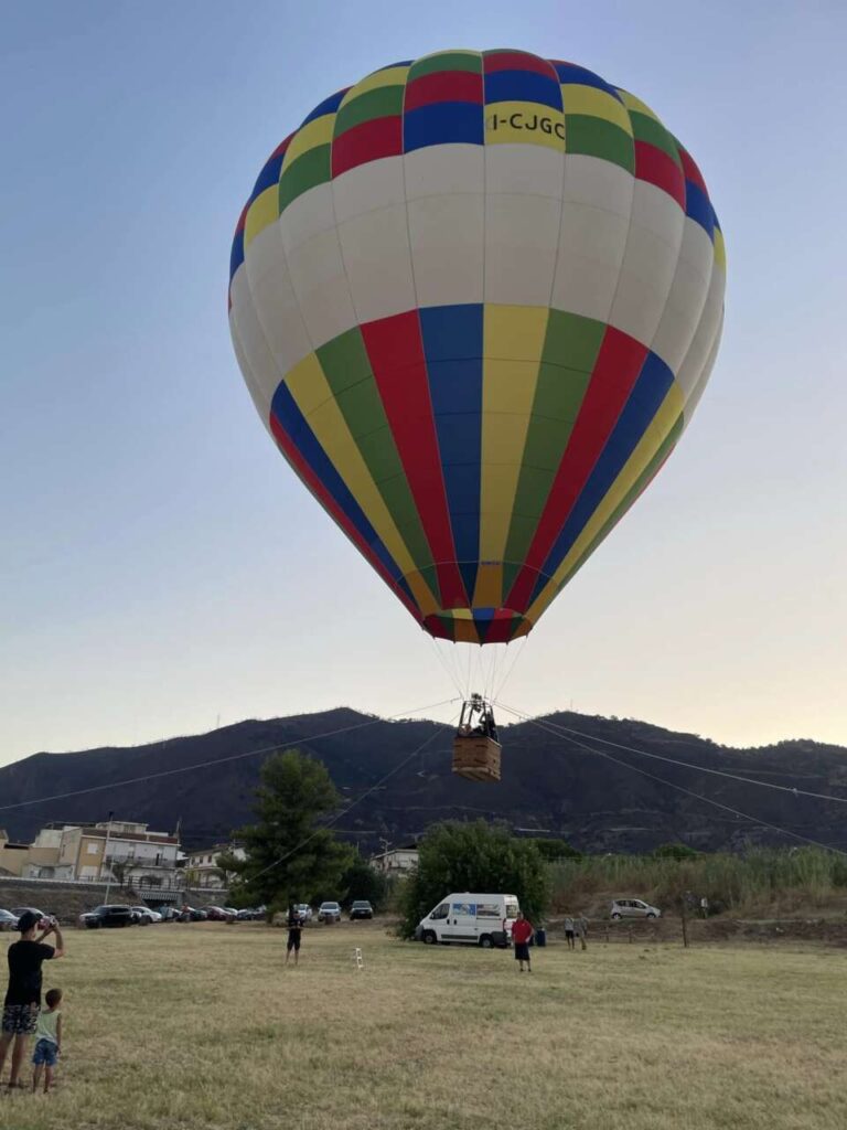 EXPO OLIVERI 2023 – Verso il Giro di Boa della Grande Fiera di Oliveri: Un Successo di Affluenza e Interesse