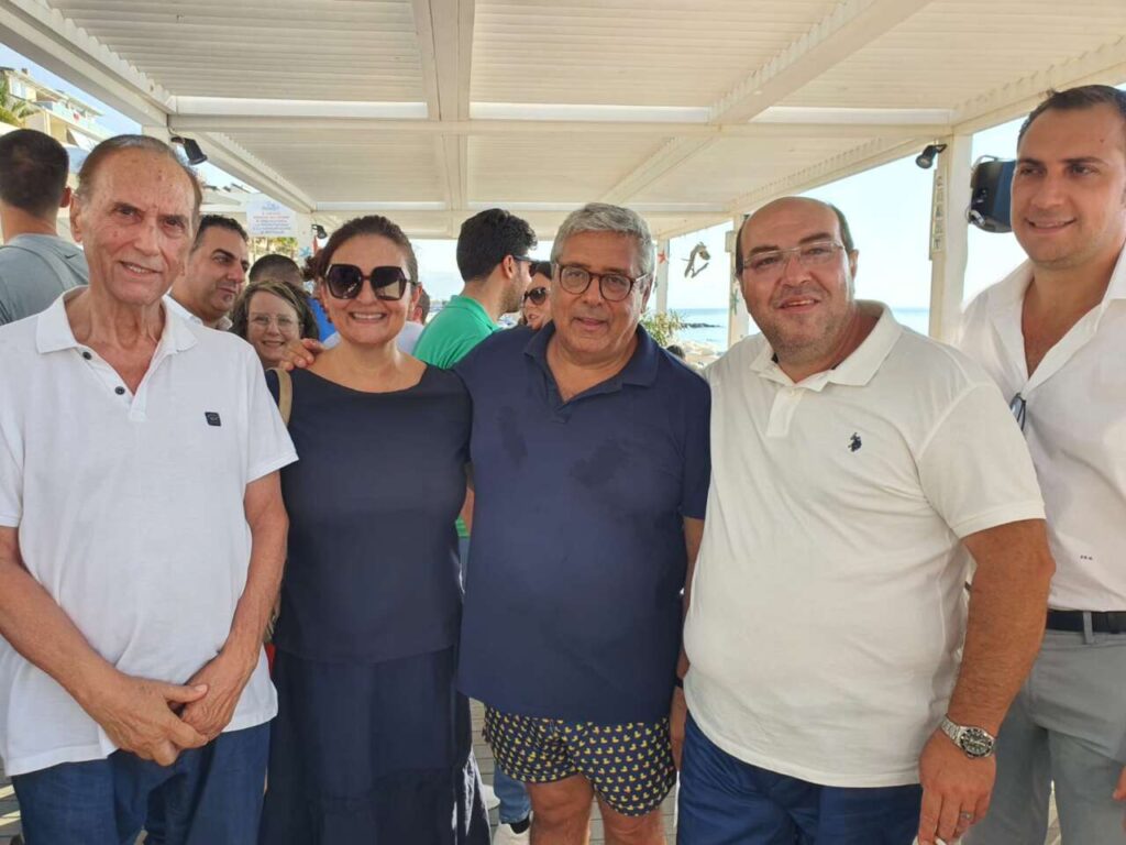 NUOVA DC- Nuovi “quadri” politici sotto l’ombrellone? Totò Cuffaro aggi al “sunset” di Capo d’Orlando