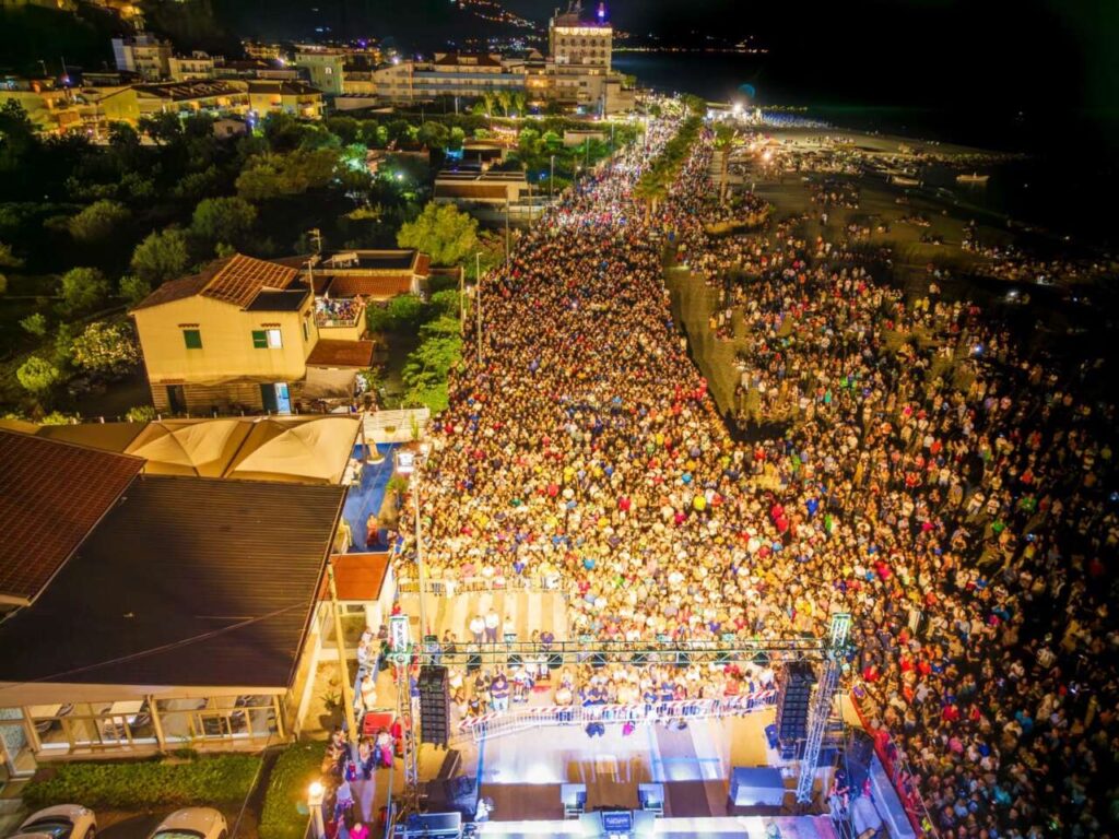 BROLO – Folla, successo, grande concerto e macchina della sicurezza perfetta.. questo a Ferragosto
