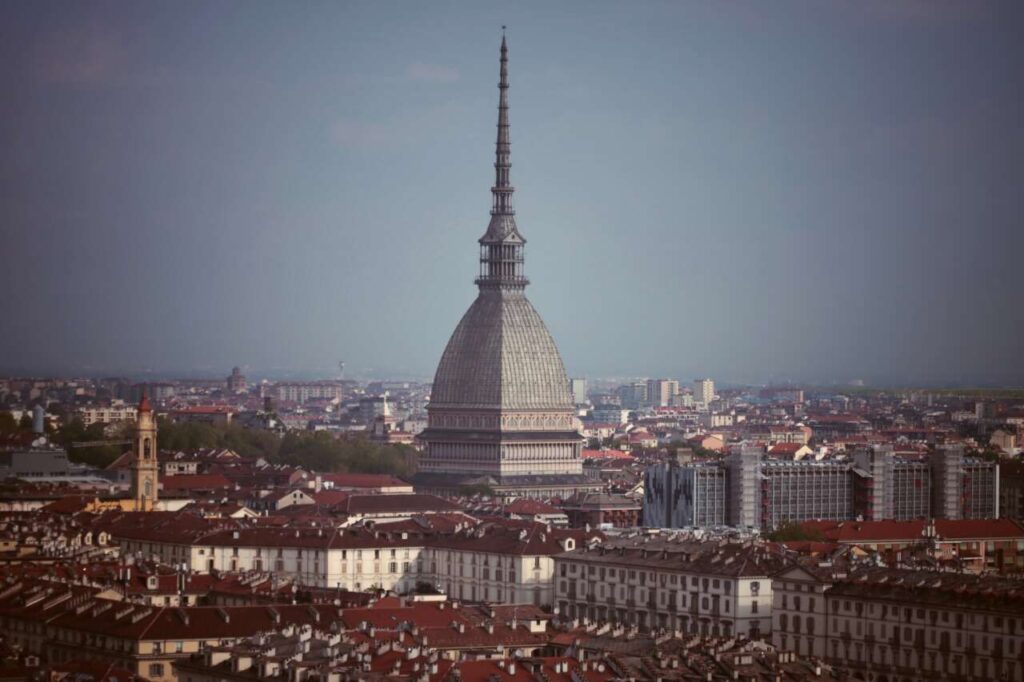 TORINO E LA LETTERATURA – Scrittori e romanzi ambientati in città