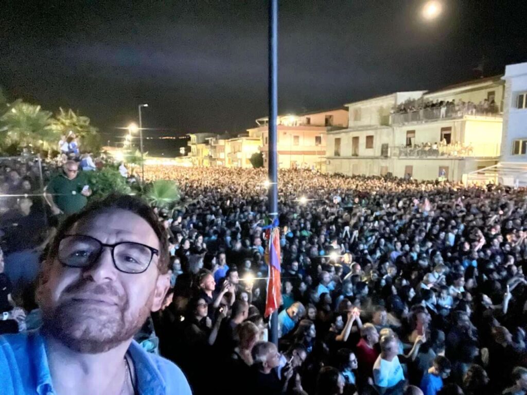POST CONCERTO – Salvatore Castrovinci, a Torrenova, riceve complimenti per l’organizzazione straordinaria