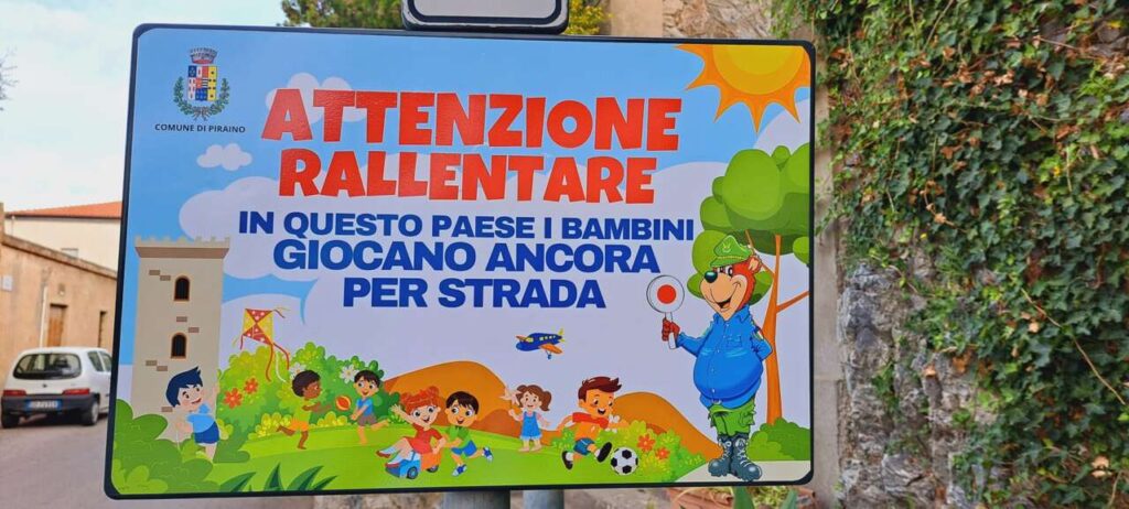 ESSERE OLTRE UN CARTELLO STRADALE – A Piraino: Proteggiamo il gioco dei bambini per strada