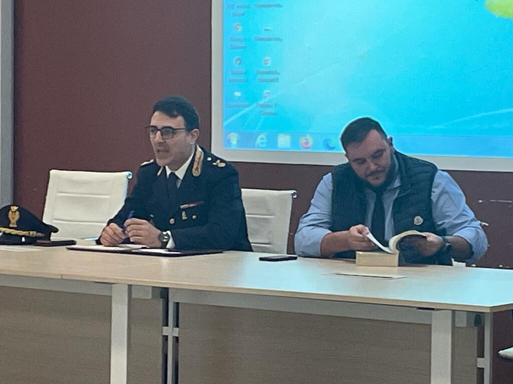 SANT’AGATA MILITELLO – Bullismo e cyberbullismo, gli studento del Torricelli incontrano la Polizia di Stato