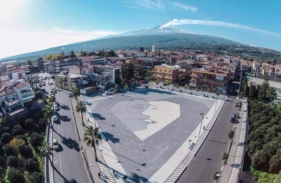 CASTELL’UMBERTO – Al via sabato 16 il concorso fotografico indetto dal Comune “Bacio sotto il vischio di Castell’Umberto”