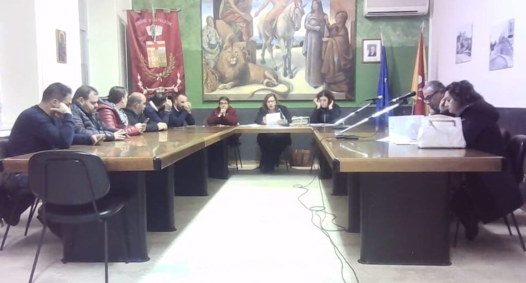 CAPRI LEONE – Il Consiglio comunale approva le disposizioni del Fondo perequativo regionale per compensare le perdite degli operatori economici durante la pandemia