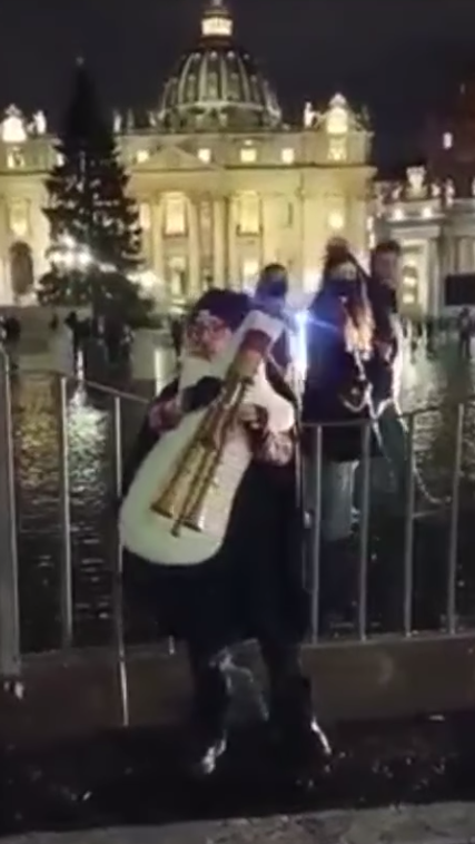 ZAMPOGNE A ROMA – Rocco Lo Re tra i suonatori tradizionali che ripropongono, anno dopo anno, la tradizione delle “ciaramelle” nella Capitale