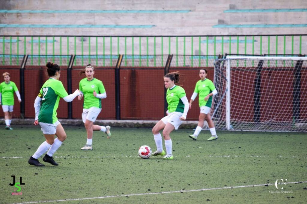 CALCIO – La JSL Women conferma il primato contro la Vigor Montelepre, pari per le “Girls”