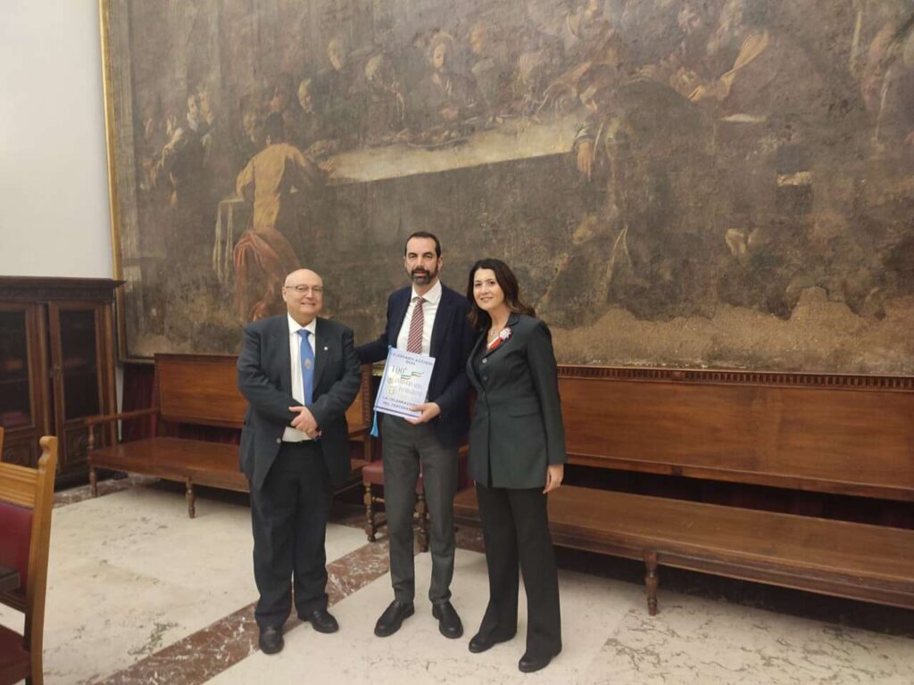 NASTRO AZZURRO – Consegnato il calendario azzurro 2024 al Sindaco metropolitano