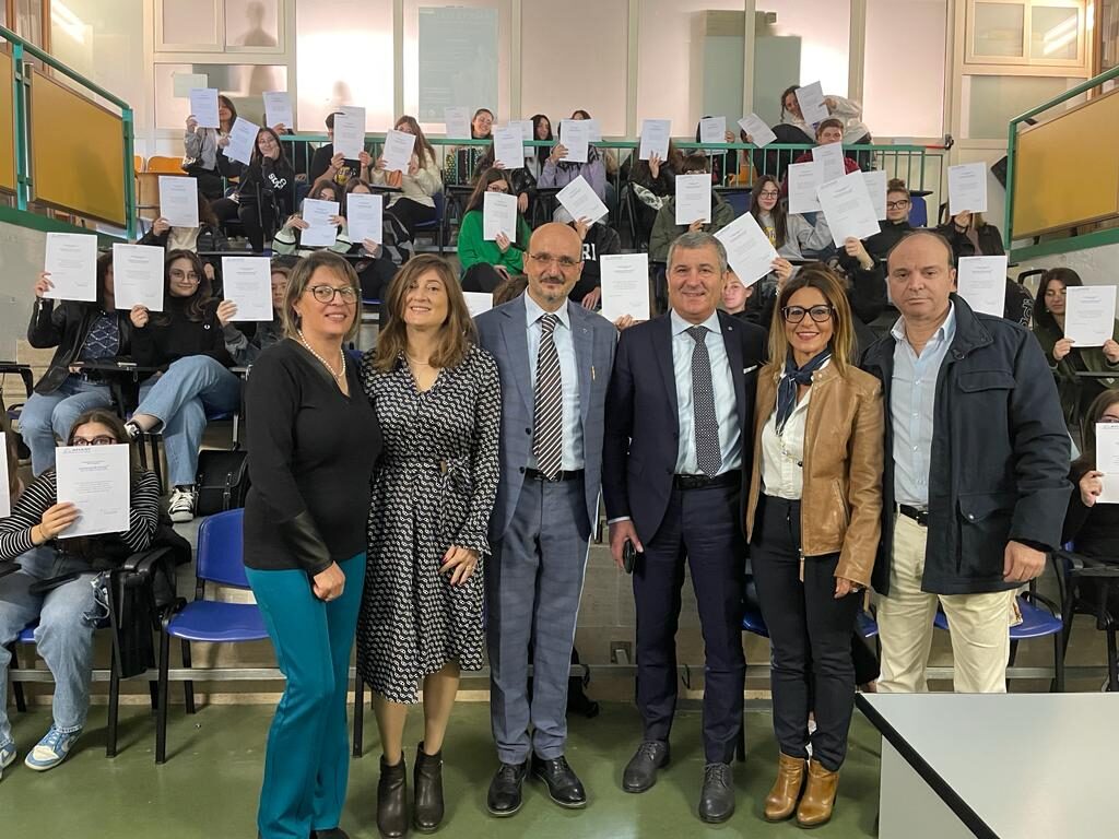 SANT’AGATA DI MILITELLO – Educazione finanziaria per gli studenti del Liceo Sciascia