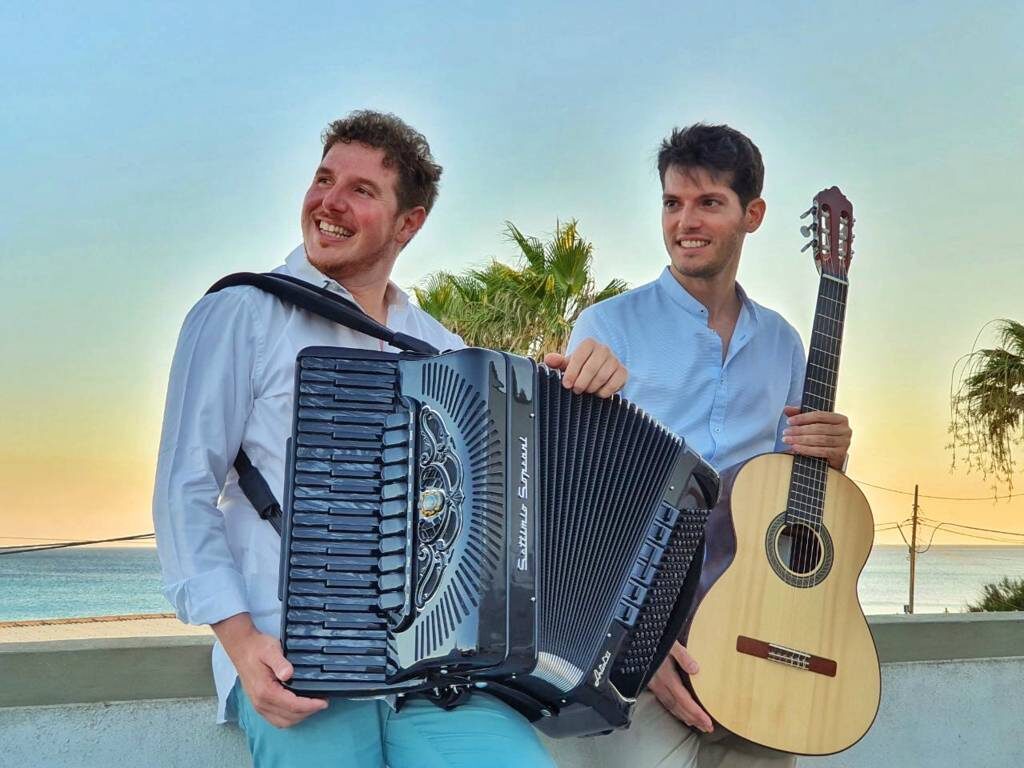 VIVACIDADE DUO – Domenica 7 al Palacultura Antonello concerto di Adragna & Sinacori per la Filarmonica Laudamo